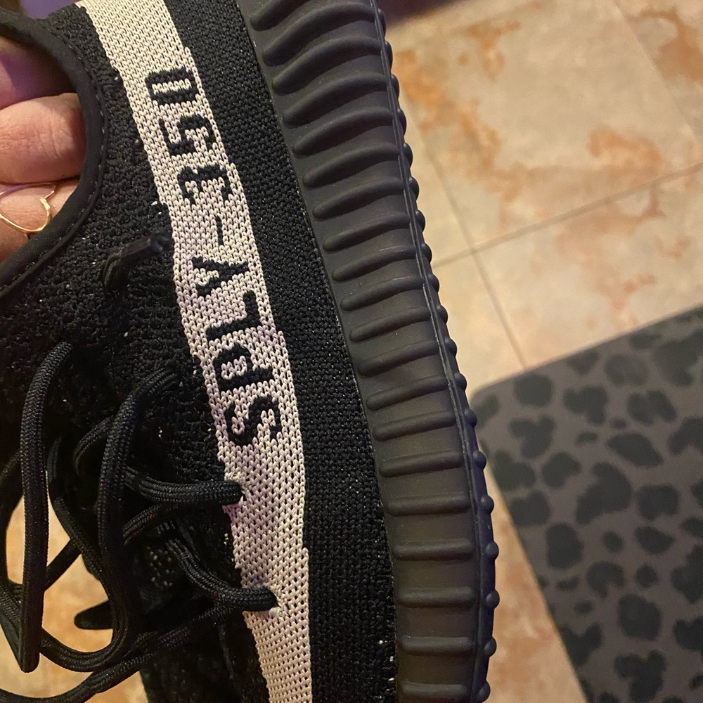 brand new in box YEEZY 350 oreo